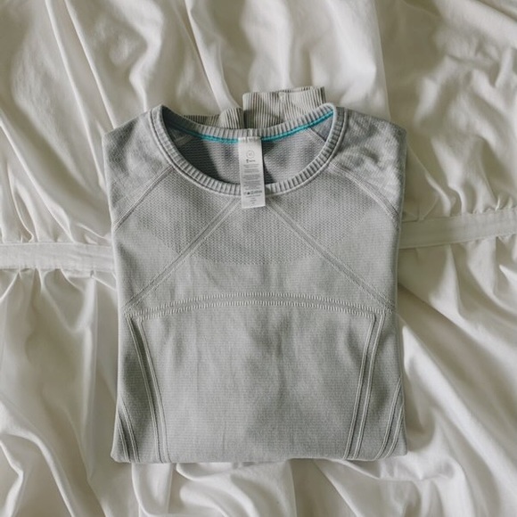 ivivva light purple long sleeve - Picture 2 of 3